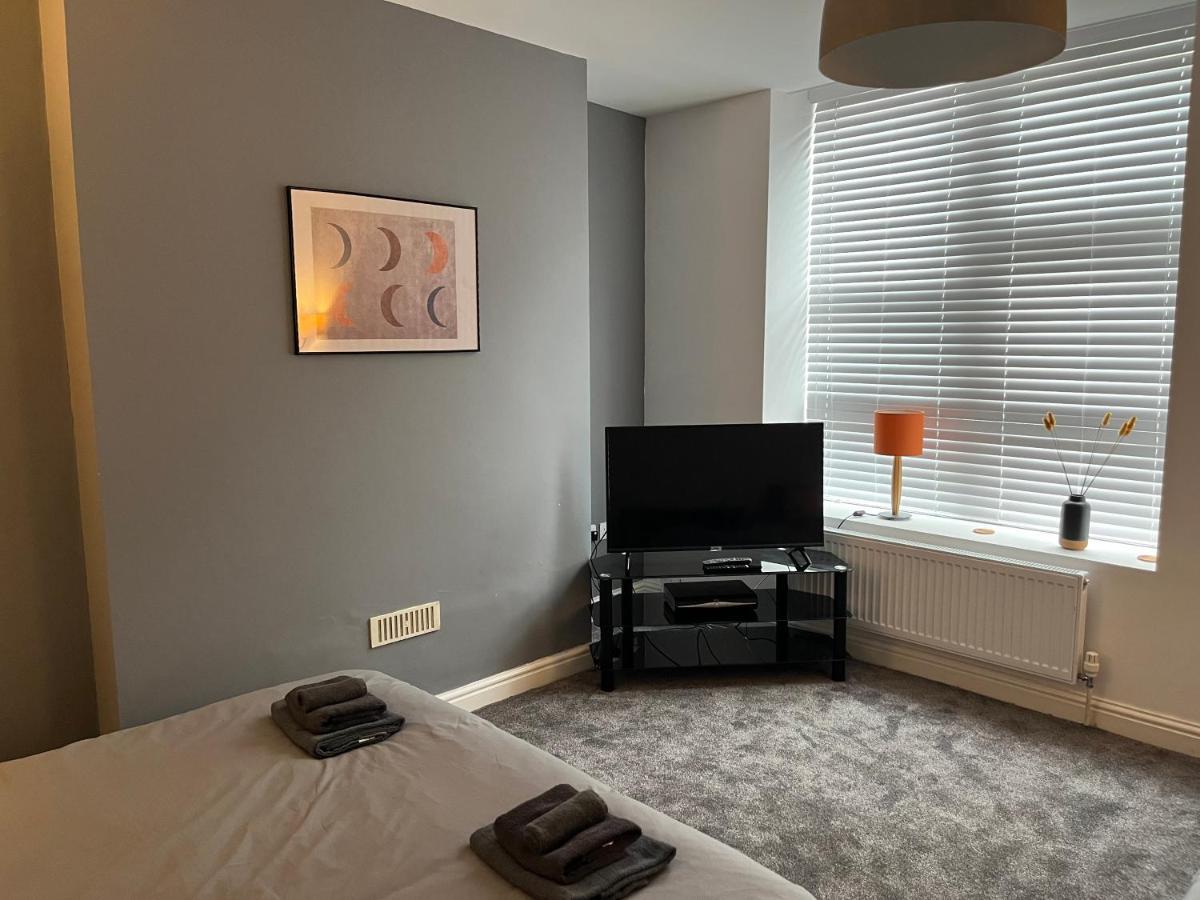 הליפקס Spacious Ground Floor Suite Comfortably Sleeps Up To Eight מראה חיצוני תמונה