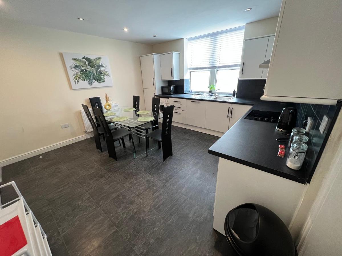 הליפקס Spacious Ground Floor Suite Comfortably Sleeps Up To Eight מראה חיצוני תמונה