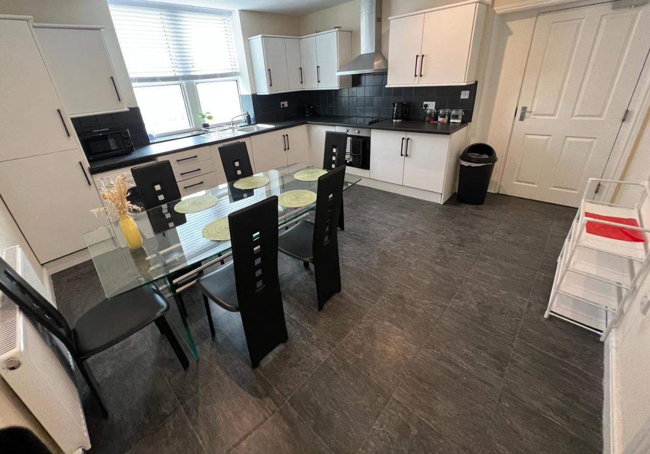 הליפקס Spacious Ground Floor Suite Comfortably Sleeps Up To Eight מראה חיצוני תמונה