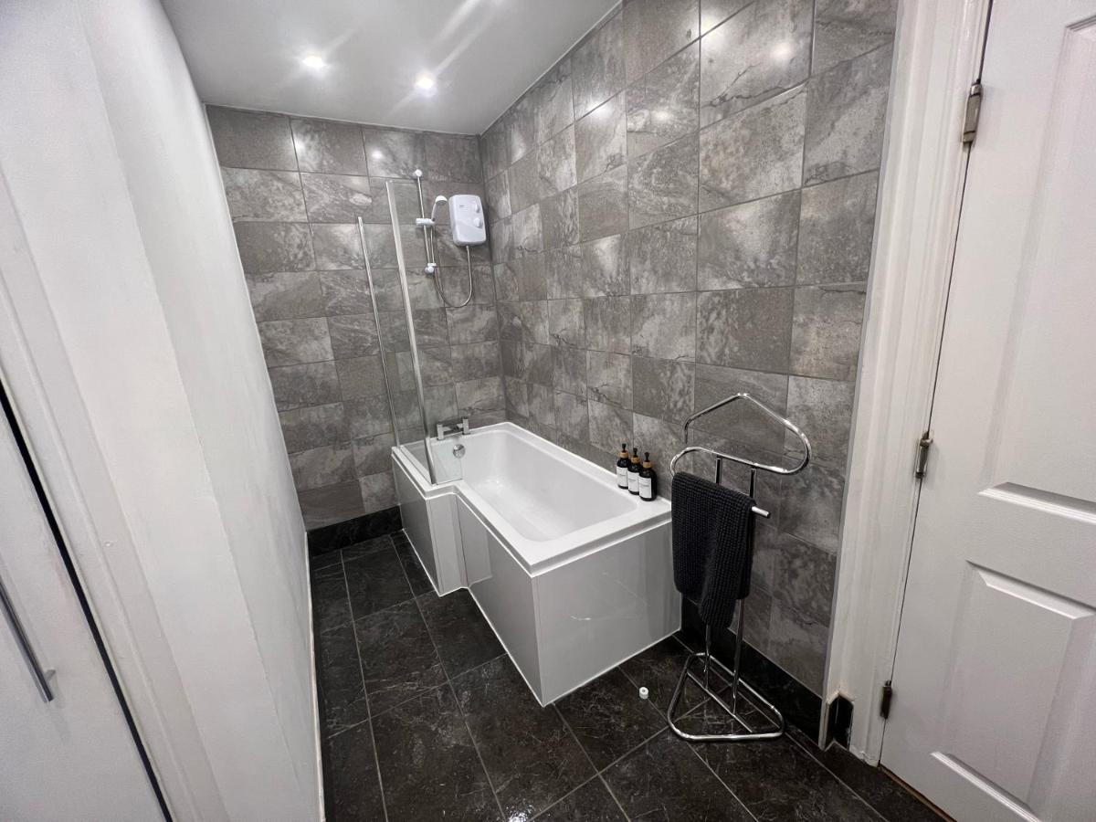 הליפקס Spacious Ground Floor Suite Comfortably Sleeps Up To Eight מראה חיצוני תמונה