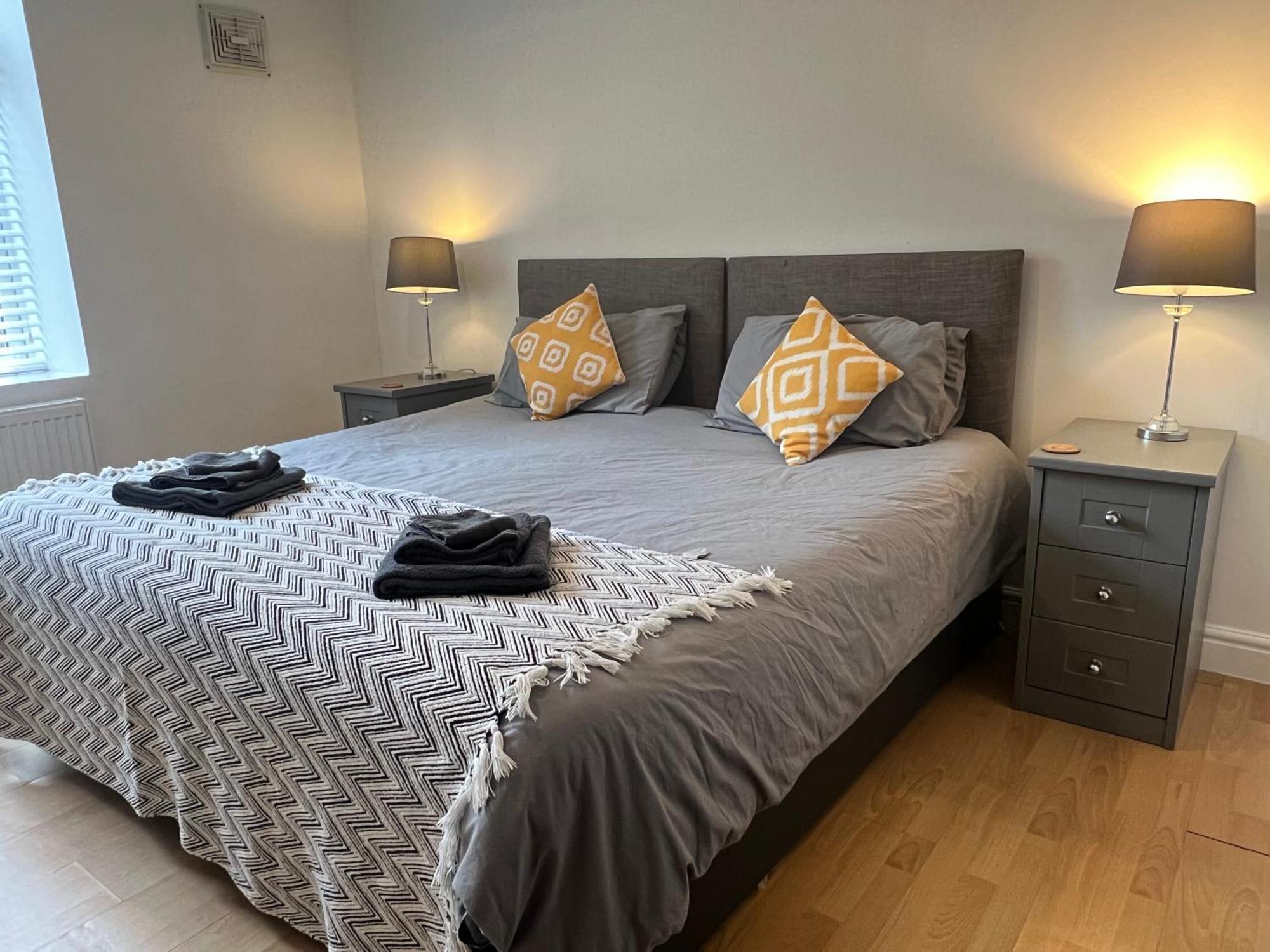 הליפקס Spacious Ground Floor Suite Comfortably Sleeps Up To Eight מראה חיצוני תמונה